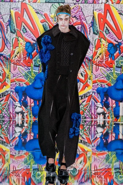 Look 10